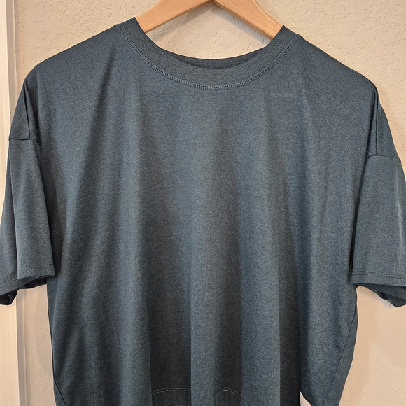 Vuori Tops - Vuori Women's Energy Short Sleeve Tee Moss Green Heather Size Medium